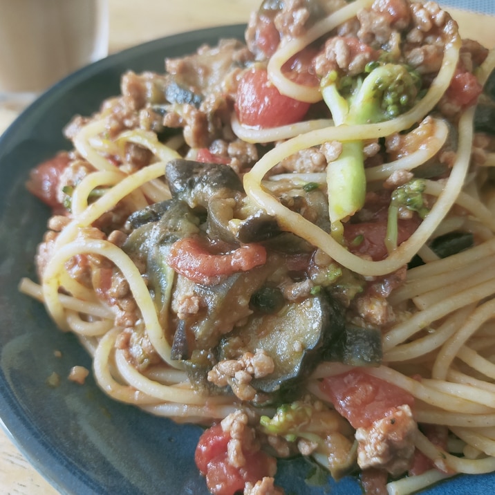 茄子たっぷりトマトソースパスタ